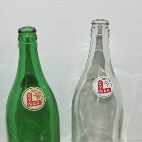 2 CYNAR Vintage Glass Soda Pop Bottles Toronto Canada Large 30 oz Green Clear - Picture 10 of 10
